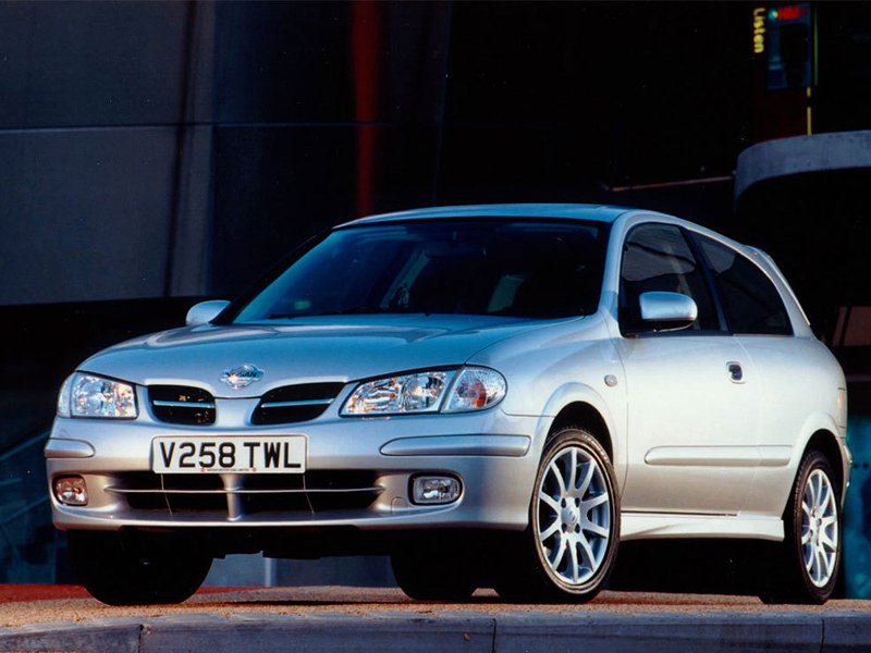 Nissan Almera n16 хэтчбек