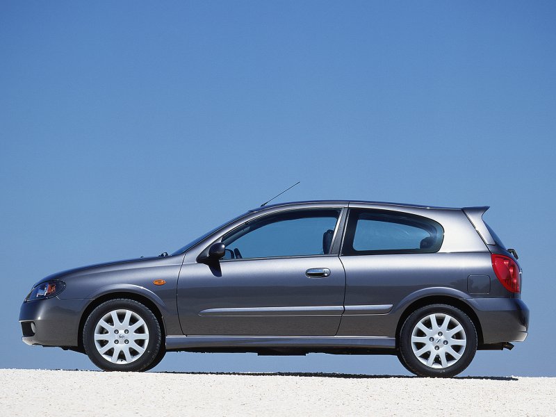 Nissan Almera n16 Hatchback