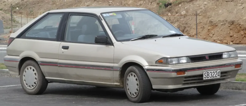 Nissan Langley 1988 хэтчбек