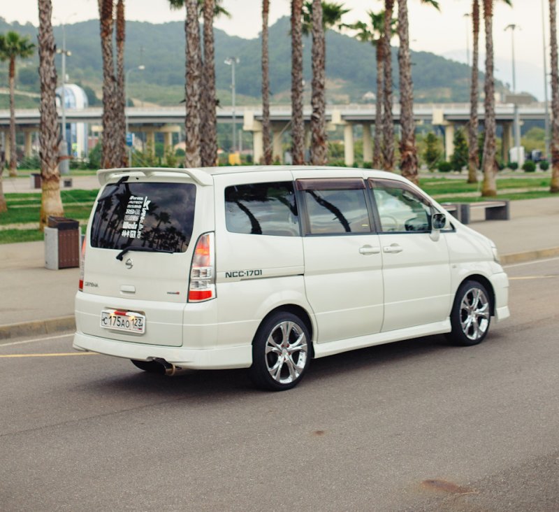 Nissan Serena 24