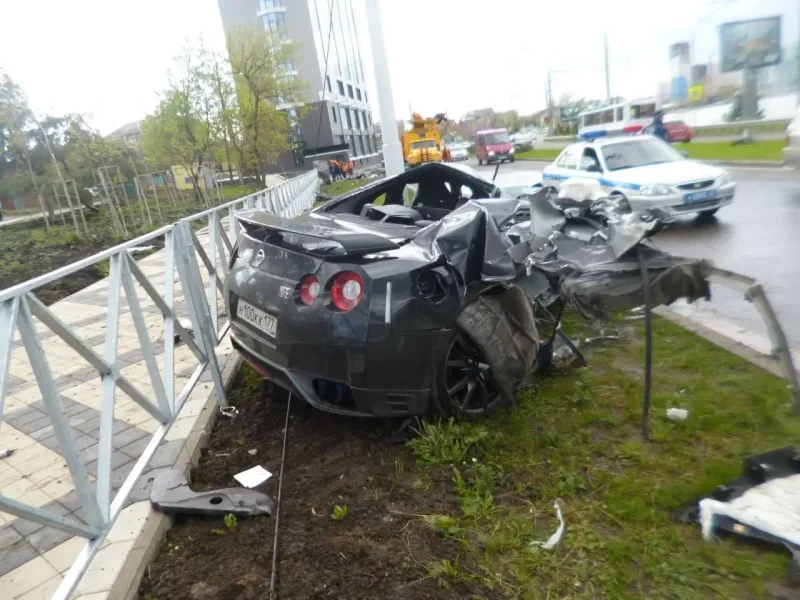Nissan gt-r 35 crash