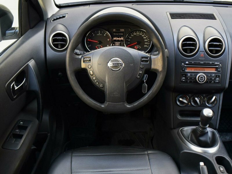 Nissan Qashqai 2011 салон