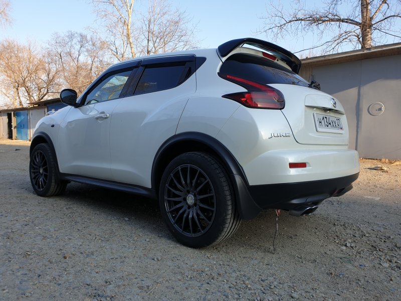 Nissan Juke белый r18