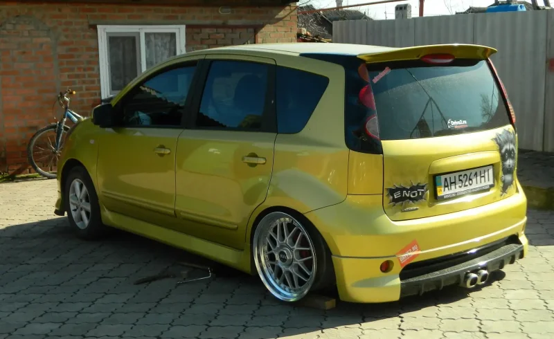 Nissan Note e11 stance