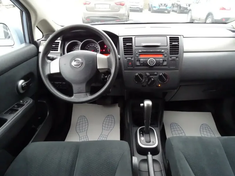 Nissan Tiida 2007 салон