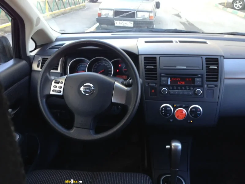 Nissan Tiida 2008 салон