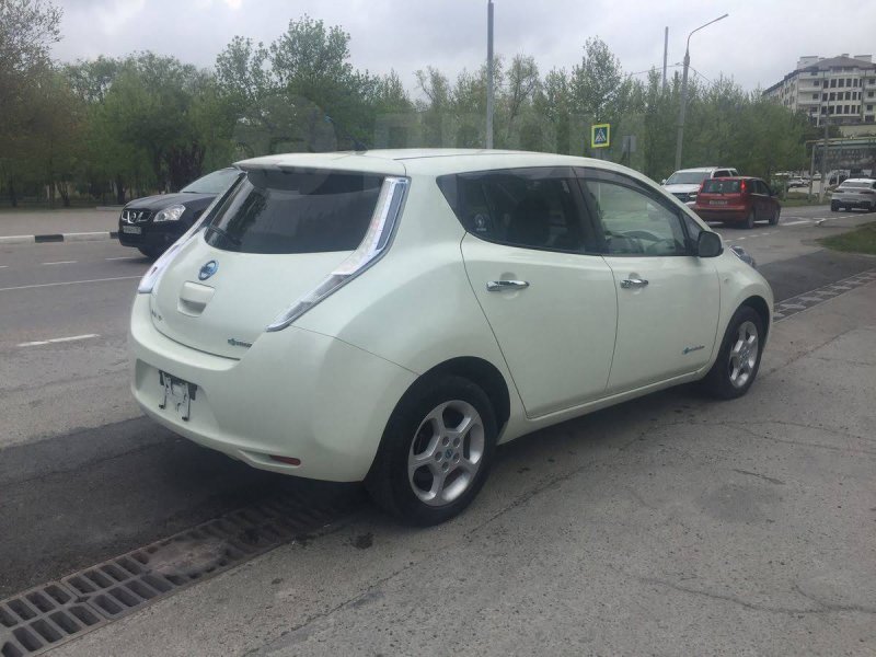 Nissan Leaf 2012 года