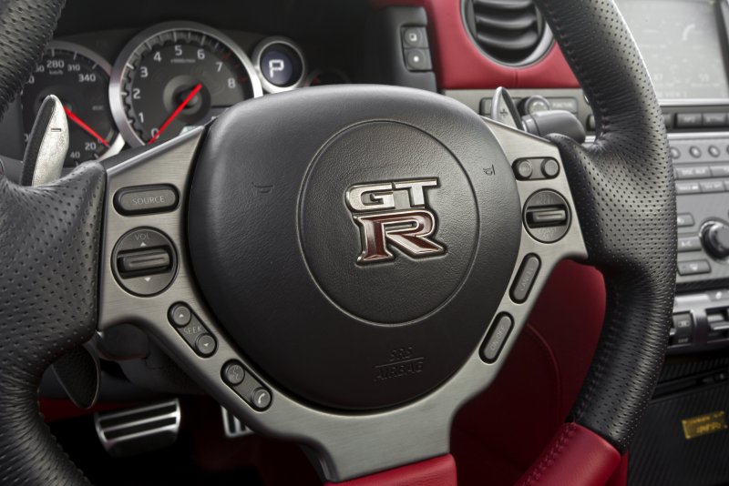 Руль Nissan GTR