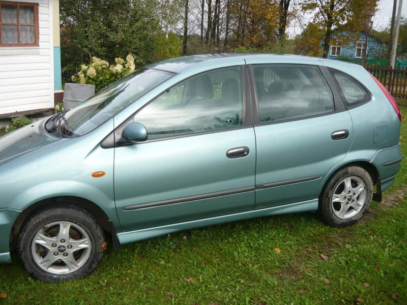 Nissan Almera Tino i 2001