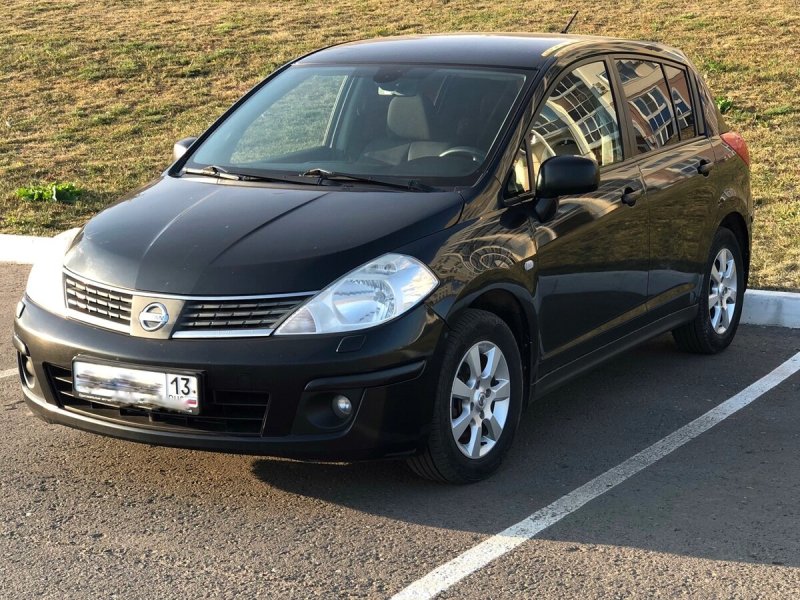 Nissan Tiida 2008 хэтчбек