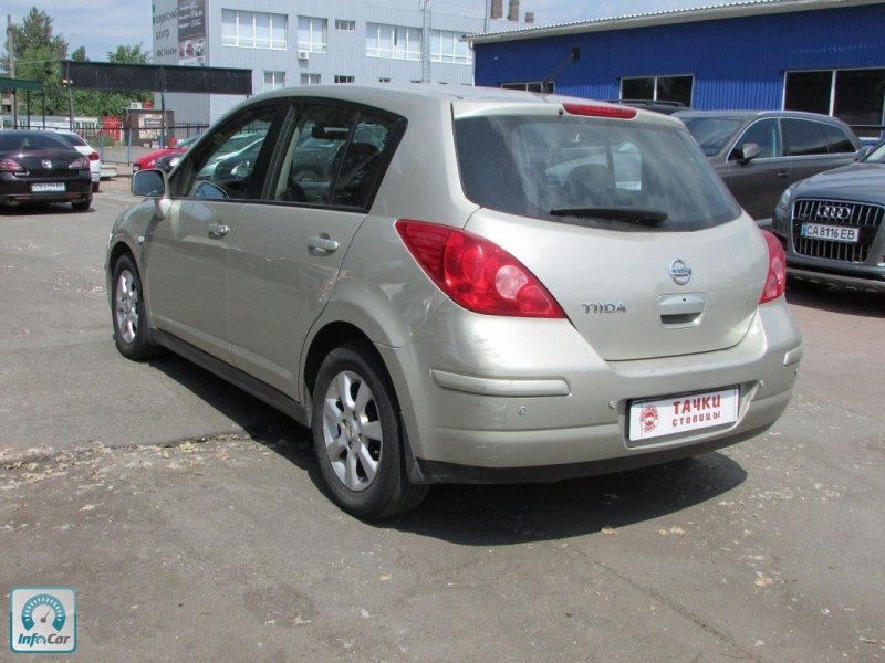 Nissan Tiida 2008 хэтчбек