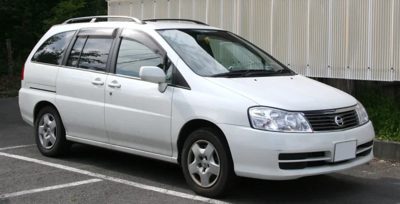 Nissan Prairie 2000