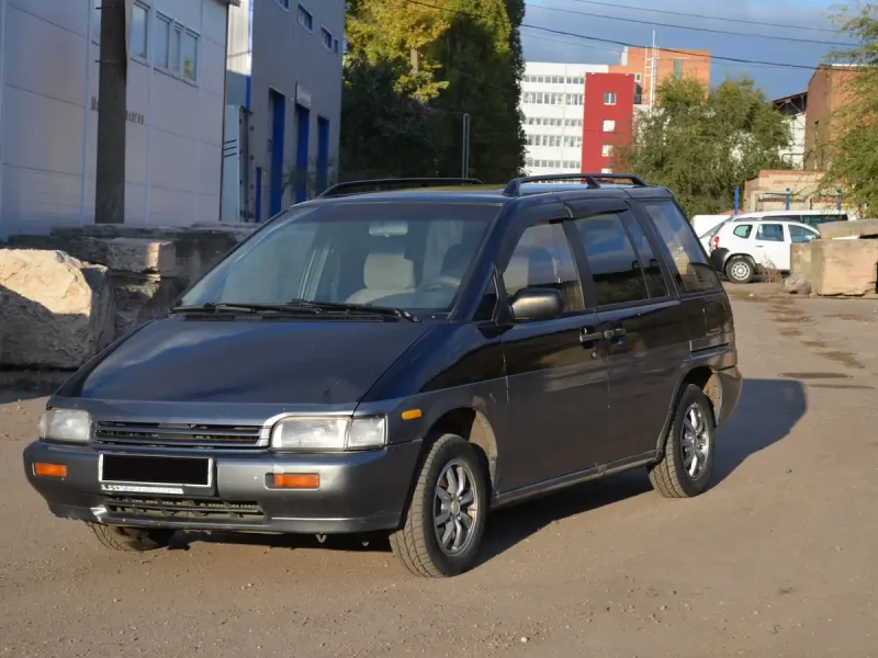 Nissan Prairie II (m11)