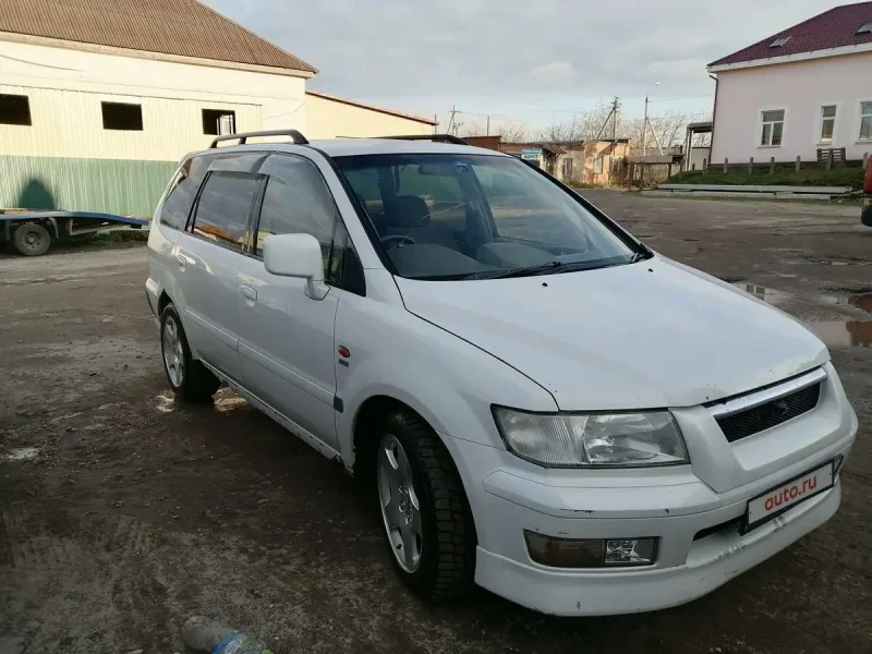 Mitsubishi Chariot Grandis 2000г.