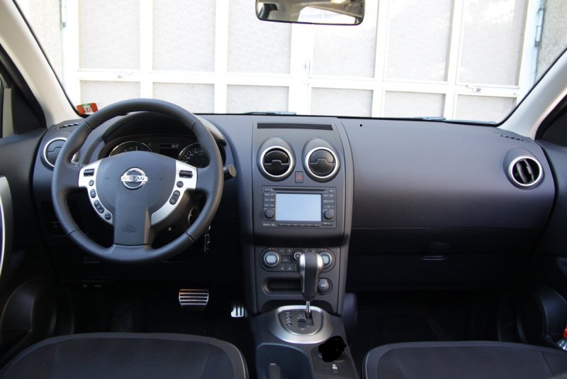 Nissan Qashqai 2011 салон