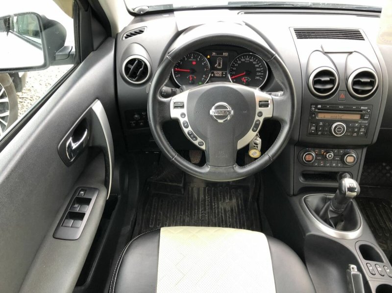 Nissan Qashqai 2010 салон