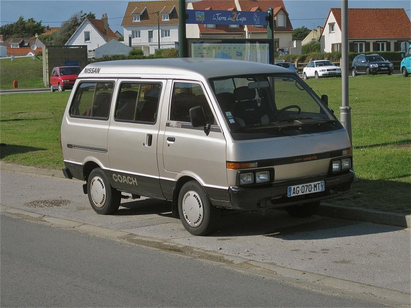 Микроавтобус Nissan Vanette