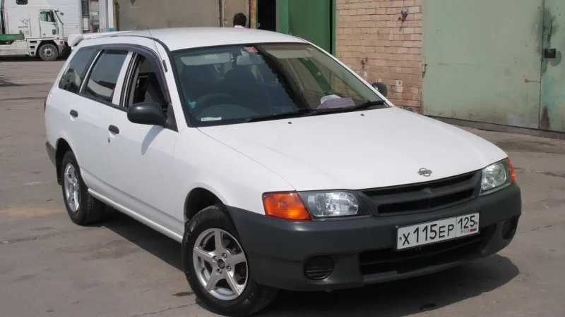 Карниз правый Nissan Sunny 2002 год