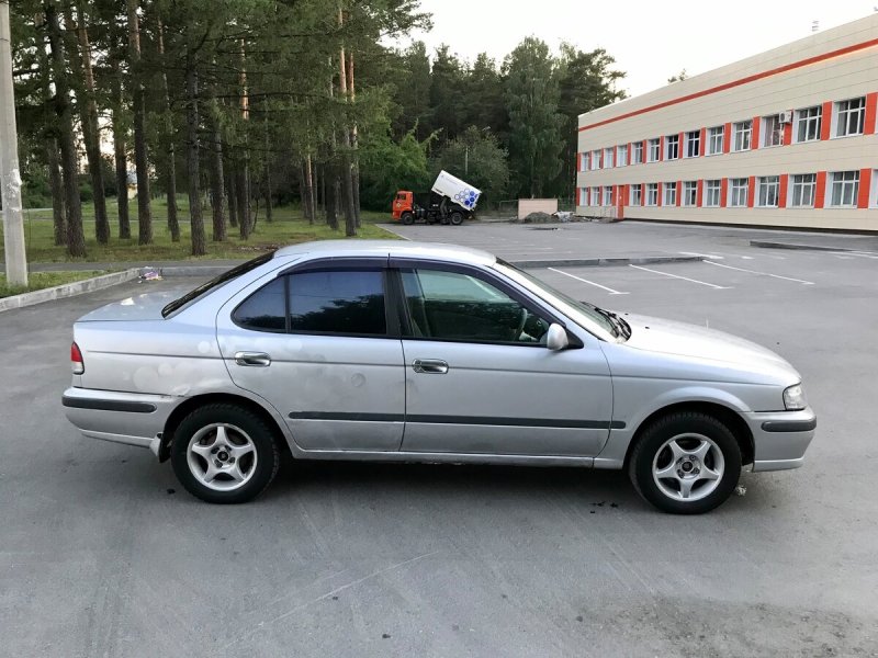 Nissan Sunny 2002