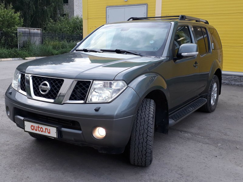 Nissan Pathfinder III 2.5