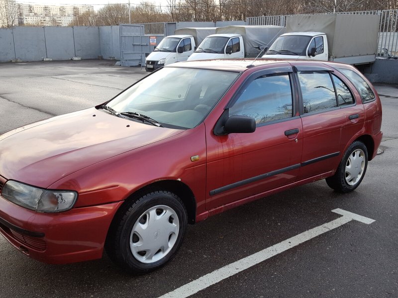 Nissan Almera 1997 хэтчбек