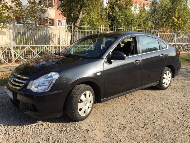 Nissan Almera черная