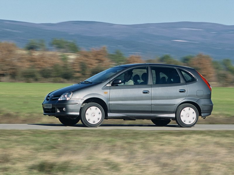 Nissan Almera Tino (v10)