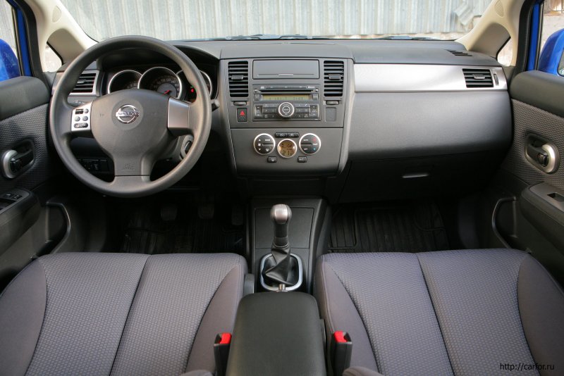 Nissan Tiida 2008 салон