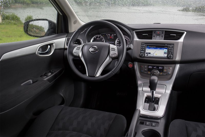 Nissan Tiida 2015 салон