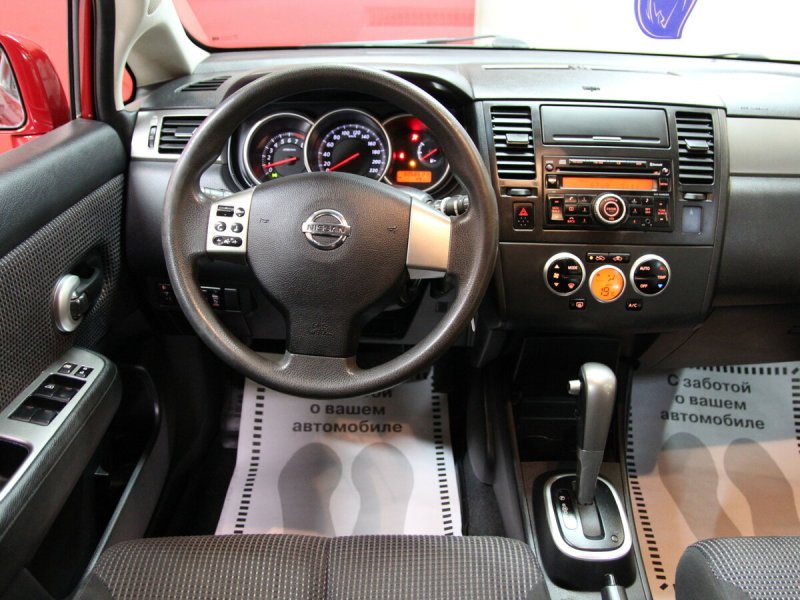 Nissan Tiida 2008 салон