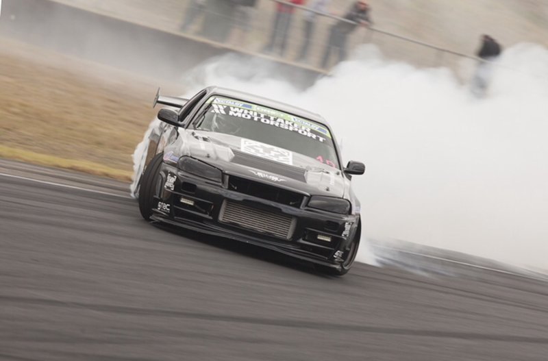 Nissan Skyline GTR r34 дрифт