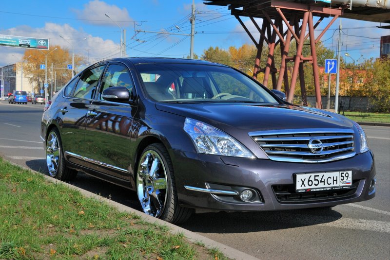 Nissan Teana r20