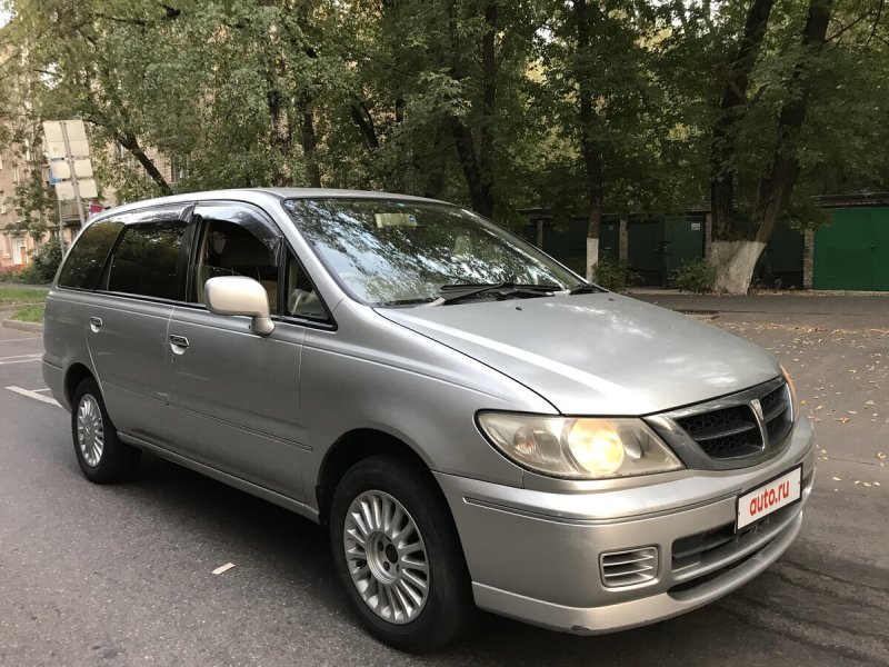 Nissan Пресаж 2002 года