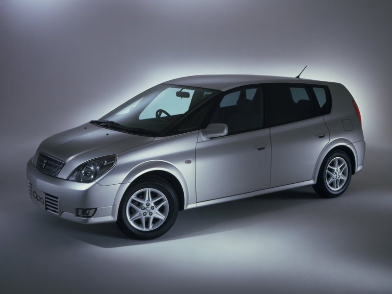 Toyota Opa 2005