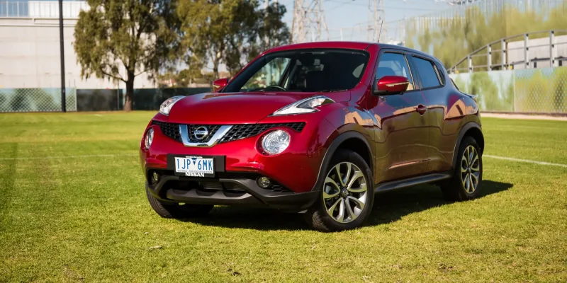 Nissan Juke красный