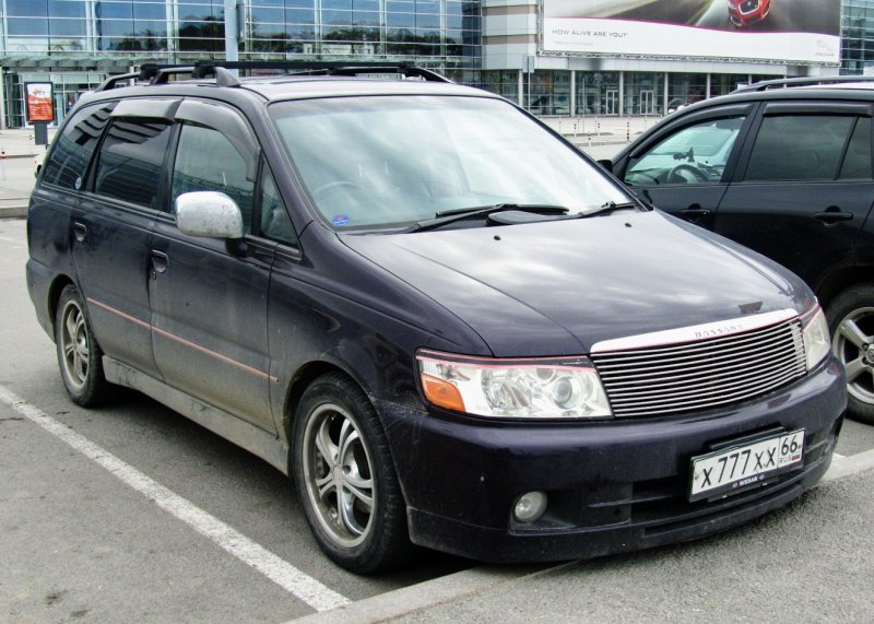 Nissan Bassara 1999