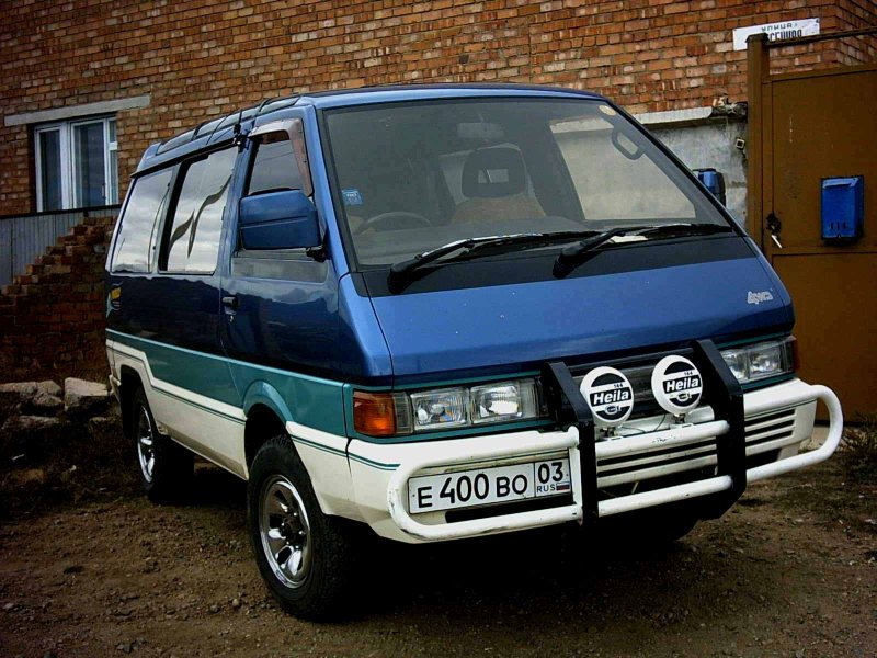 Nissan largo 1990
