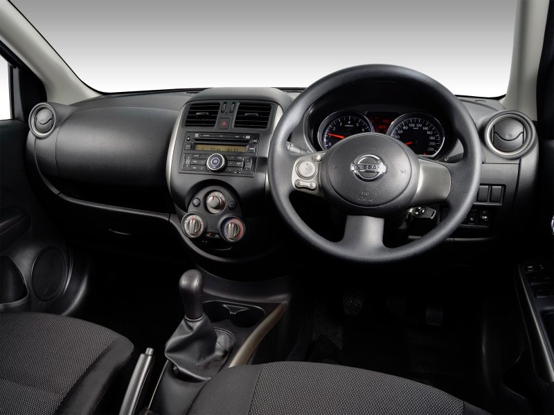 Nissan Almera 2013 салонный