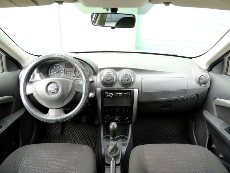 Nissan Almera 2013 салонный