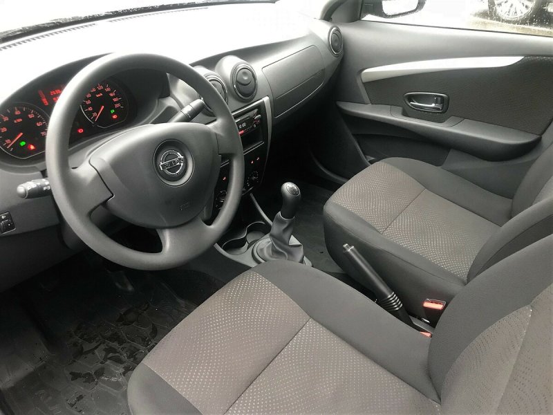 Nissan Almera III салон