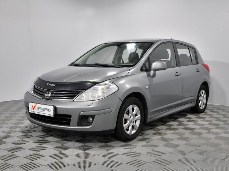 Nissan Tiida 2011 седан