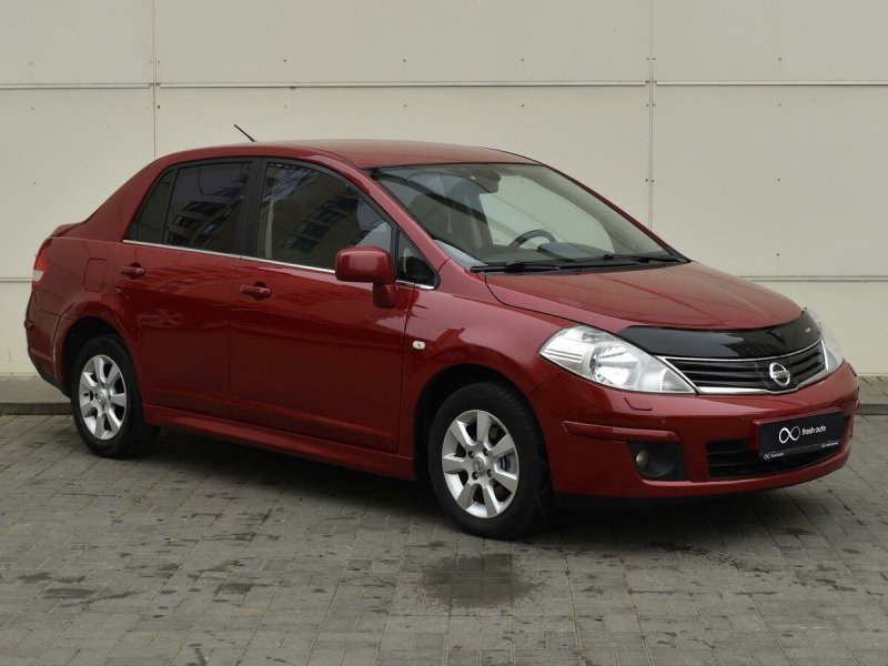 Б/У капот Nissan Tiida хэтчбек 2011 года