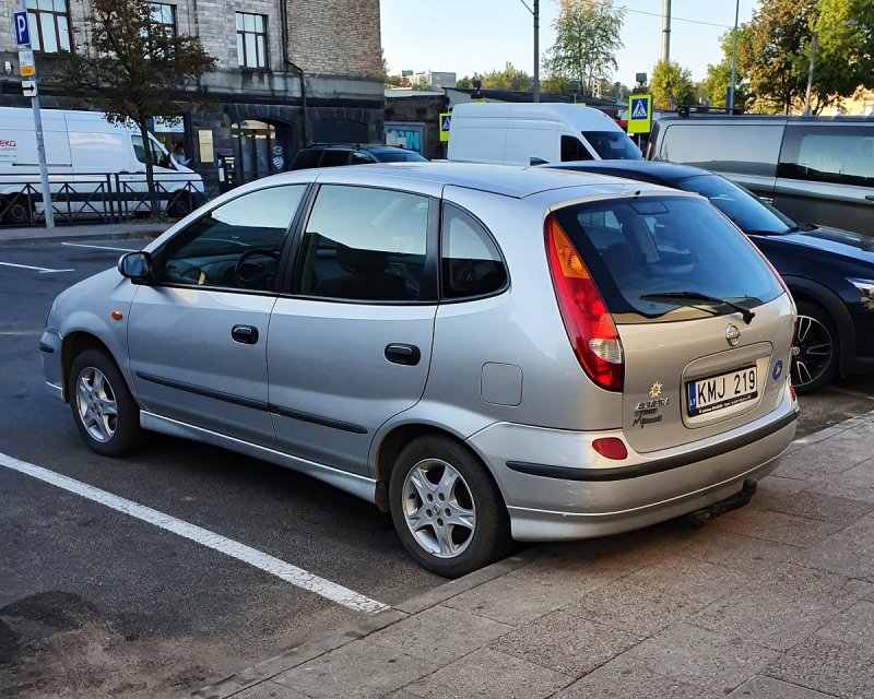 Nissan Almera Tino 2003