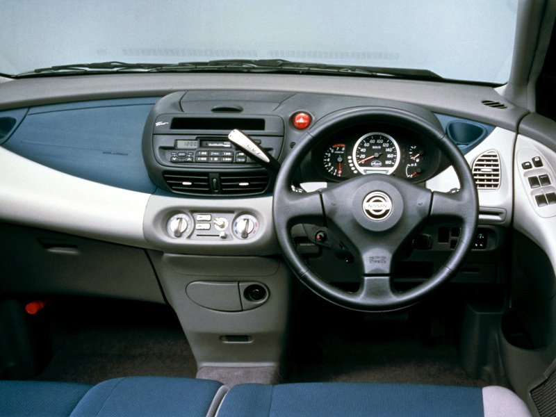 Nissan Almera Tino 2001
