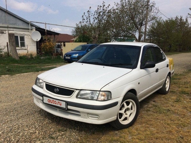 Nissan Sunny 2000 белый