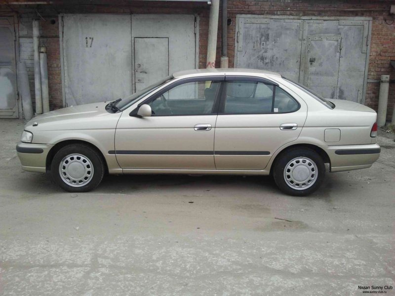 Nissan Sunny 2011