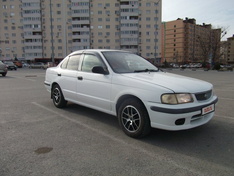 Nissan Sunny b15