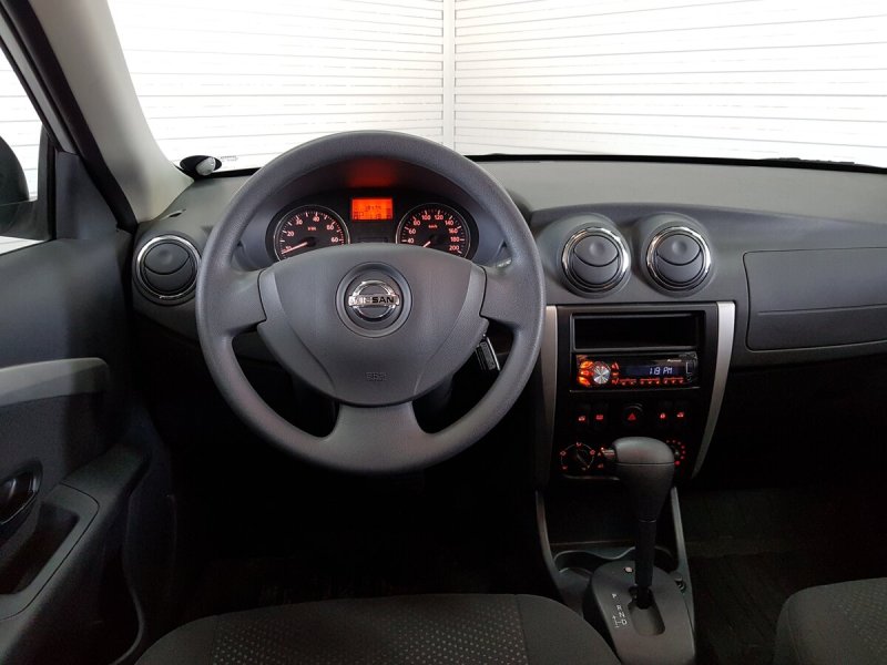 Nissan Almera g15 салон