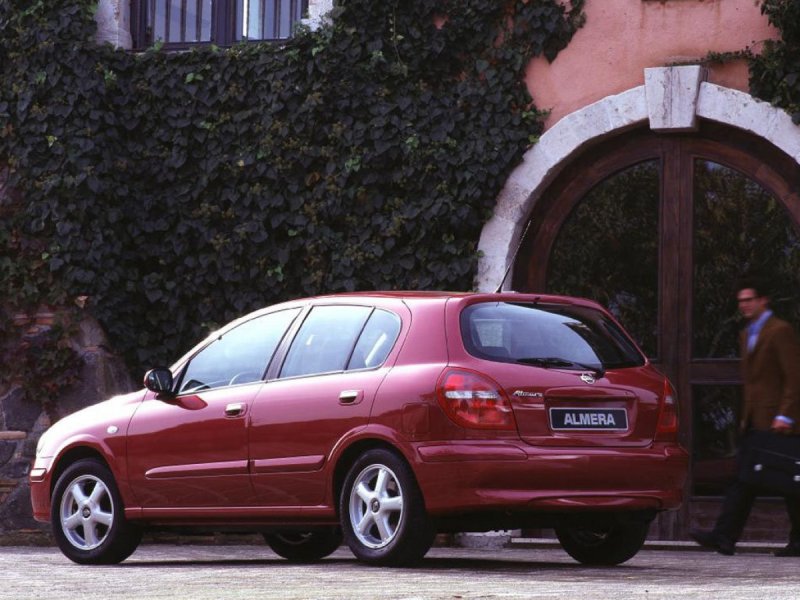 Nissan Almera 2004 хэтчбек