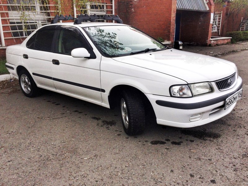 Nissan Sunny 2000 год b15